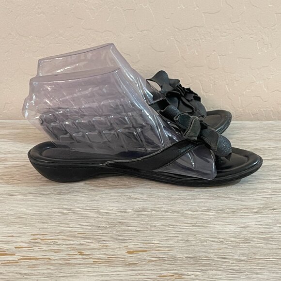 Born Concept BOC 6 Black Leather Flower Small Heel Thong Sandals - Picture 6 of 11